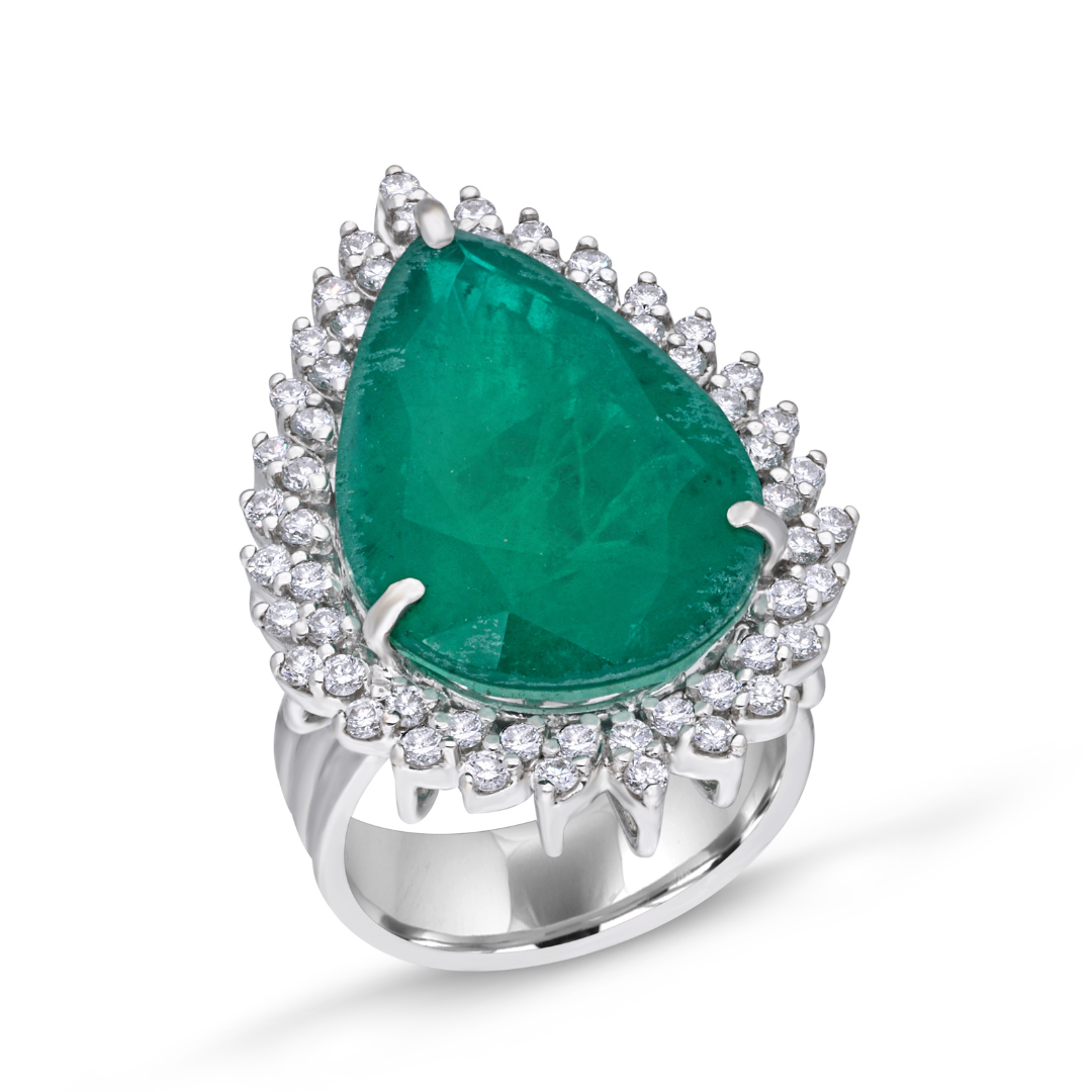 Luminous Emerald 18 Kt White Gold and Diamond Ring